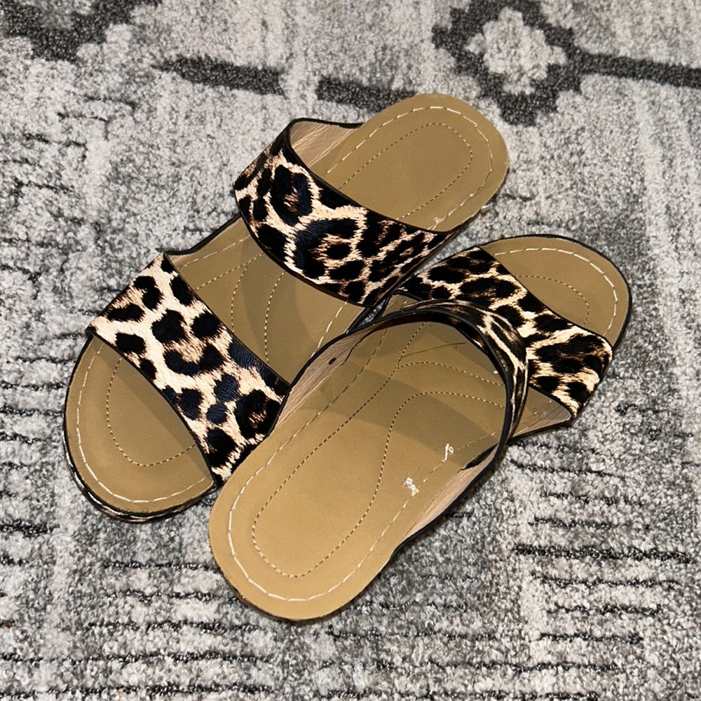 Croc like shoe